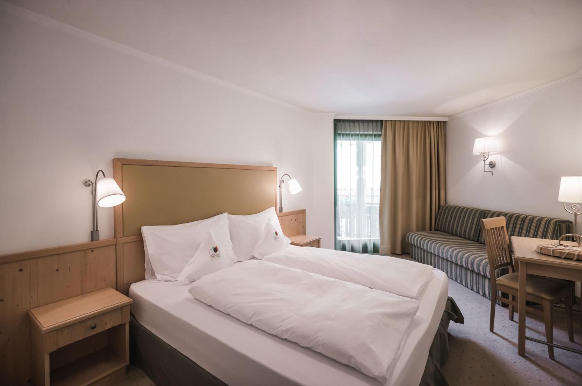 Double Room,1557291367:JPEG